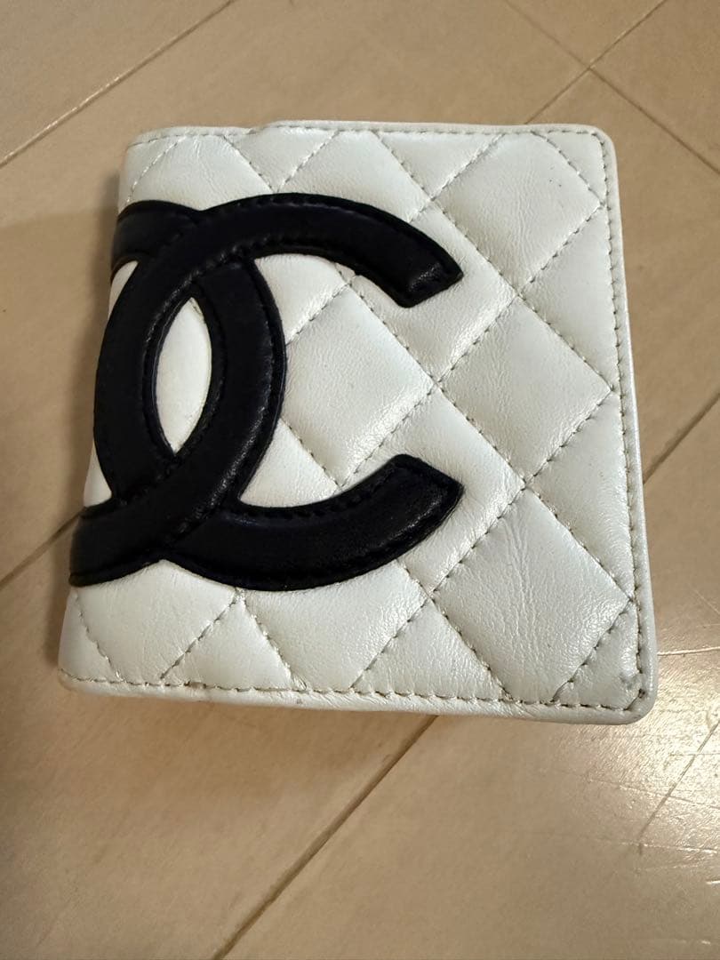 ノベルティ CHANEL 二つ折り財布 ホワイト/ブラック - メルカリ