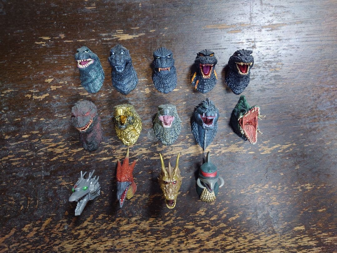 ゴジラ一番くじ　モンスターヘッドマグネット 14体セット 玩栗犬と、一番くじ ゴジラ 大怪獣列伝 モンスターヘッドマグネット