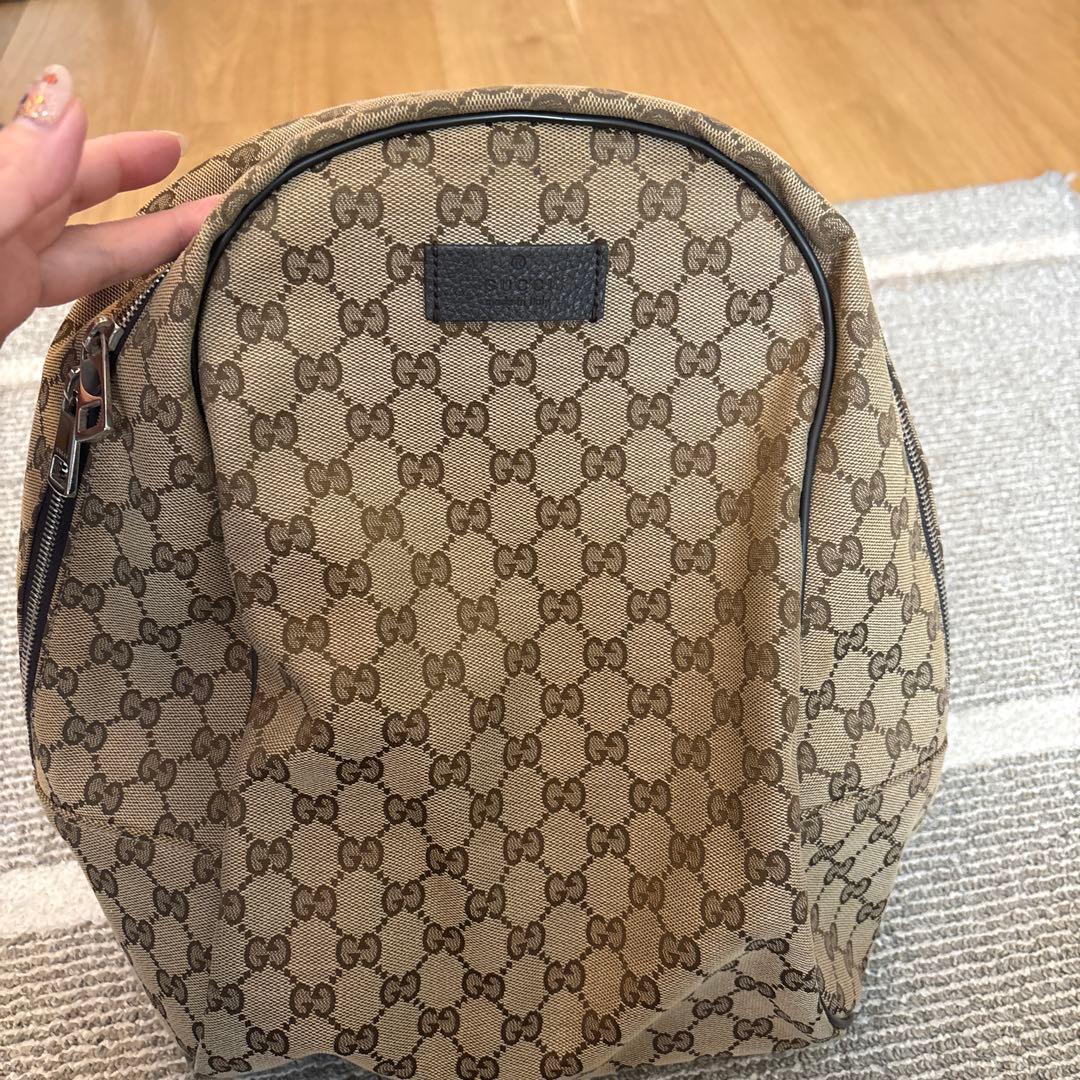 GUCCI ベージュ GGパターン リュック グッチ】初夏に大人が買うべき新作小物5選。GGパターンのバックパック