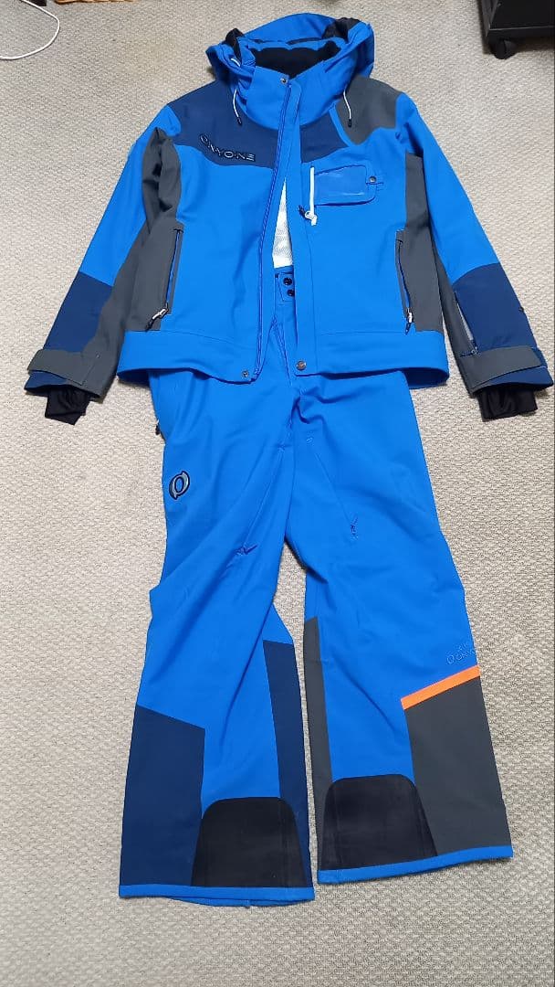 オンヨネデモ　ハイグレータースキーウェア　サイズ上SS　下S－3㎝