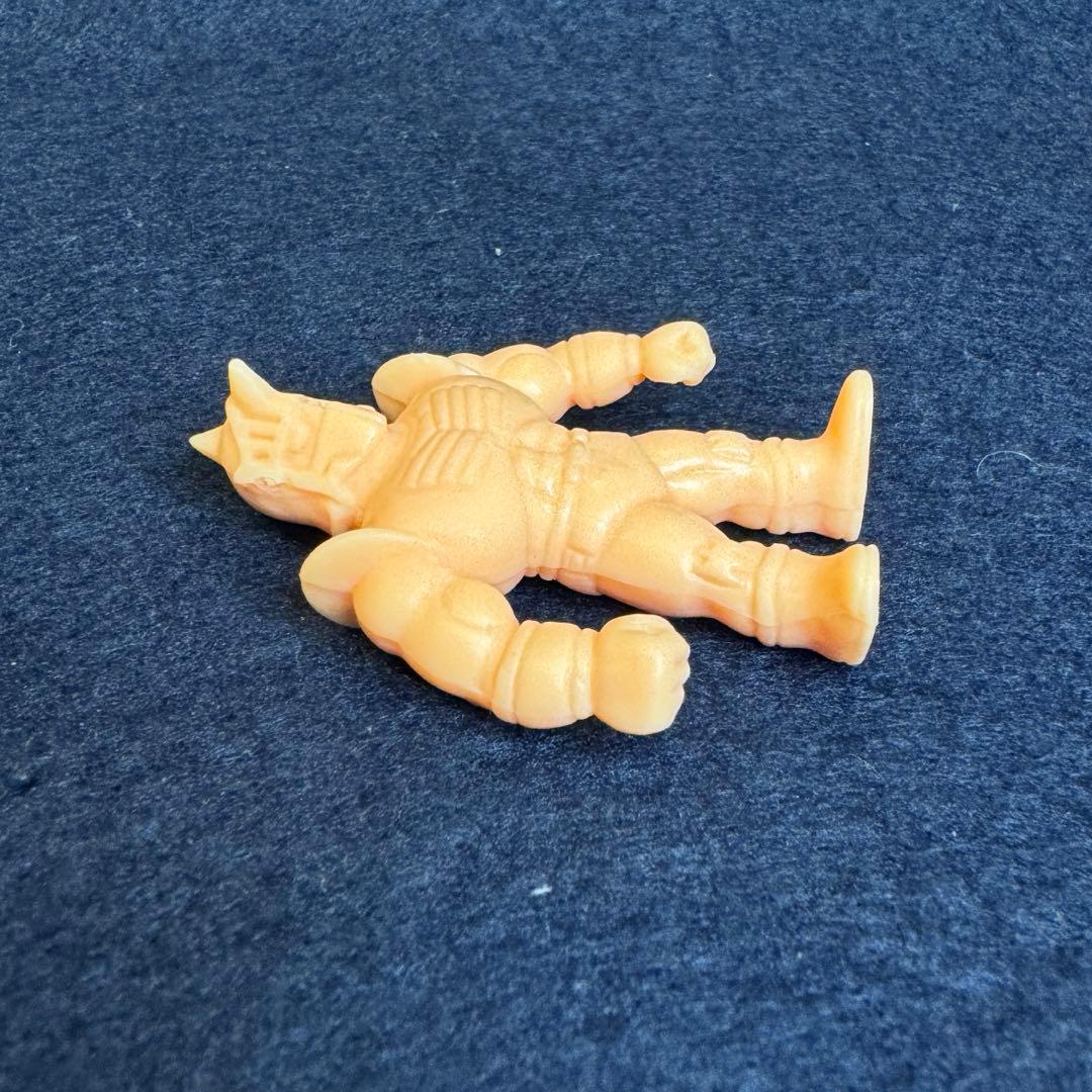 キン肉マン消しゴム 王位争奪編 P3 ロビンマスクB 肌色 キンケシ キン