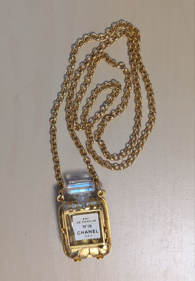 CHANEL　香水　ボトル　ネックレス　シャネル　No.19 ヴィンテージ
