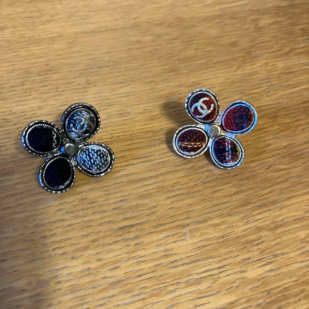 シャネル　クローバ＾ツィードピンブローチ　２個