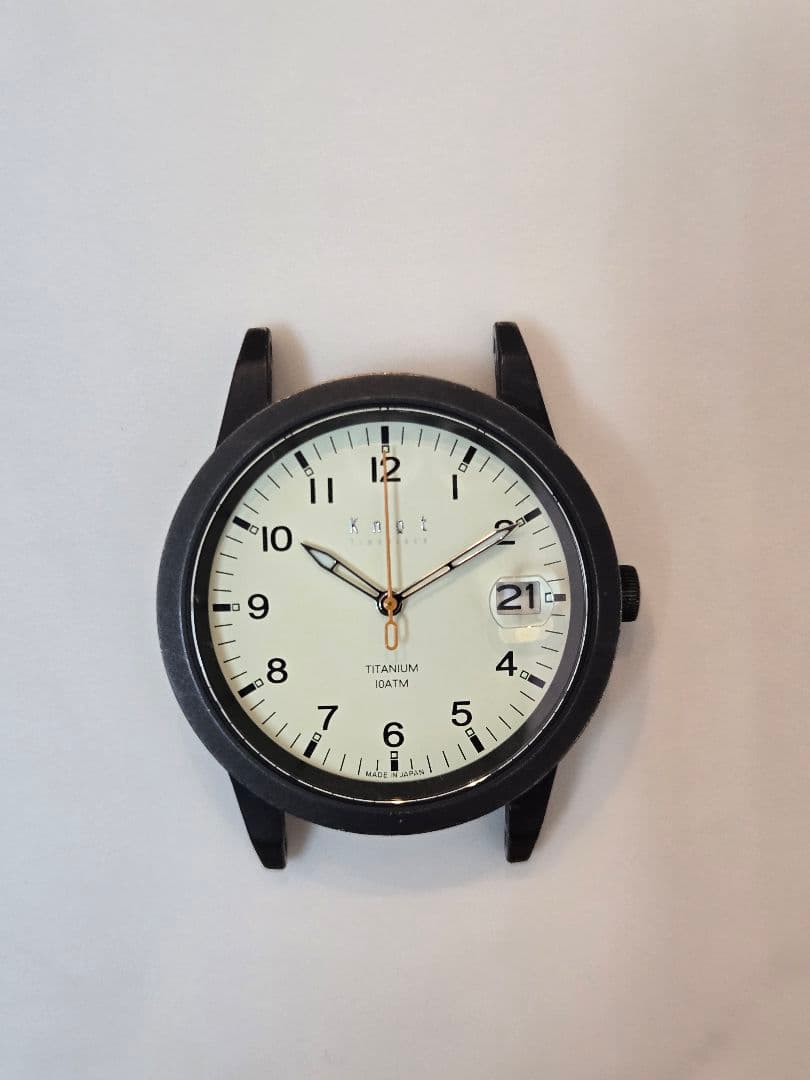 軽くて使いやすいKnotのチタン製ソーラー腕時計