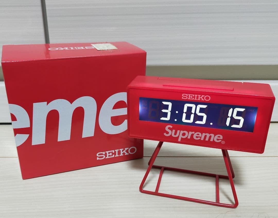 SEIKO Supreme シュプリーム デジタル置時計 レッド