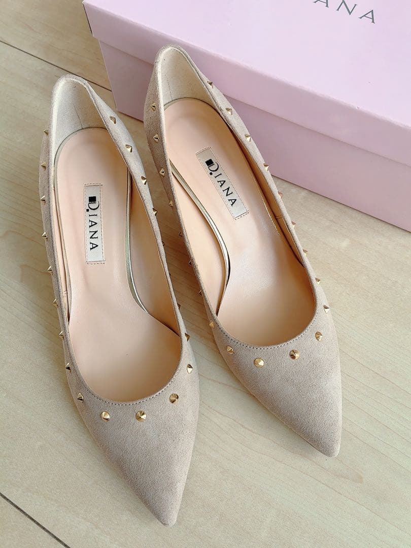 DIANA/スタッズ付き　パンプス　ベージュ　ポインテッドトゥ　23.5cm