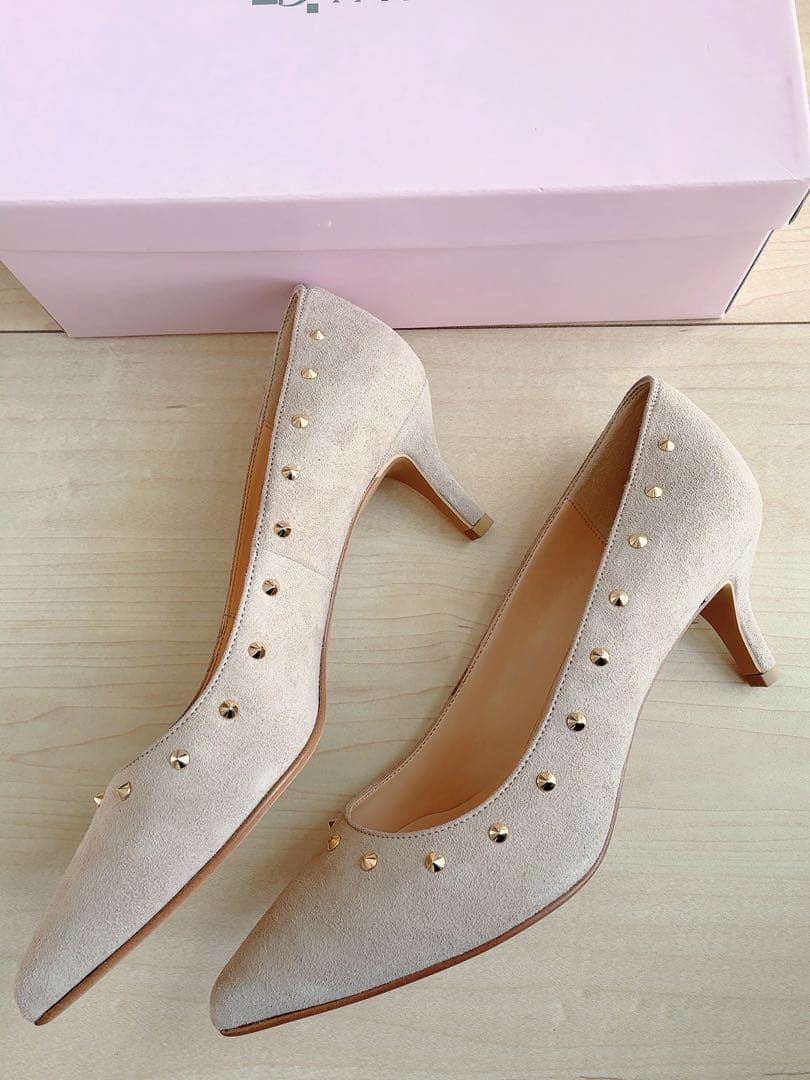 DIANA/スタッズ付き　パンプス　ベージュ　ポインテッドトゥ　23.5cm
