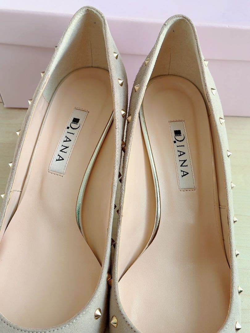 DIANA/スタッズ付き　パンプス　ベージュ　ポインテッドトゥ　23.5cm