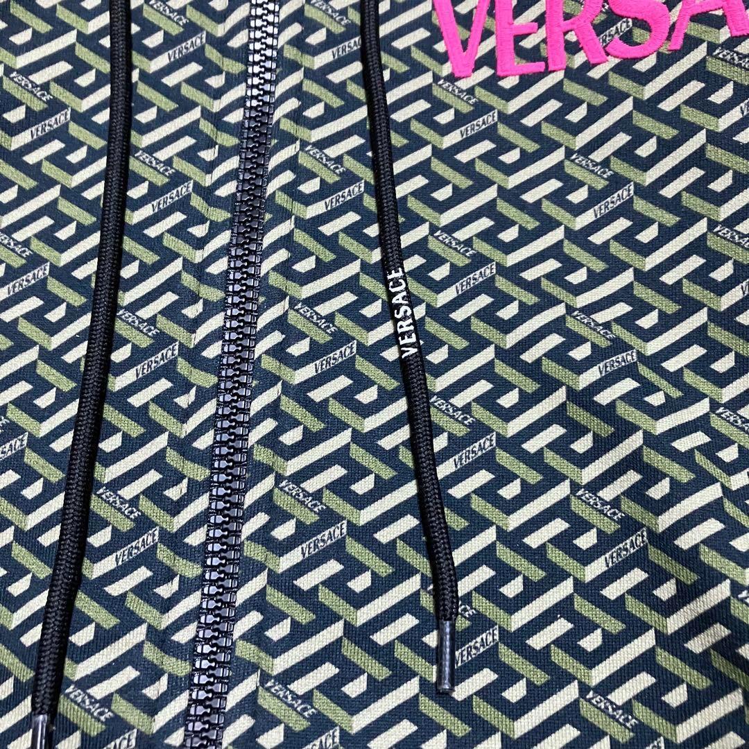 極美品 VERSACE ジップアップパーカー グレカ 総柄 38サイズ - メルカリ