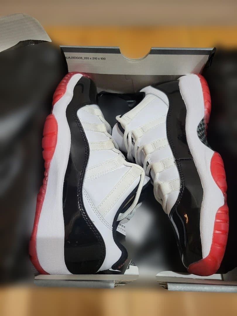 AirJordan11 Retro Low GSホワイト/ブラック/レッド