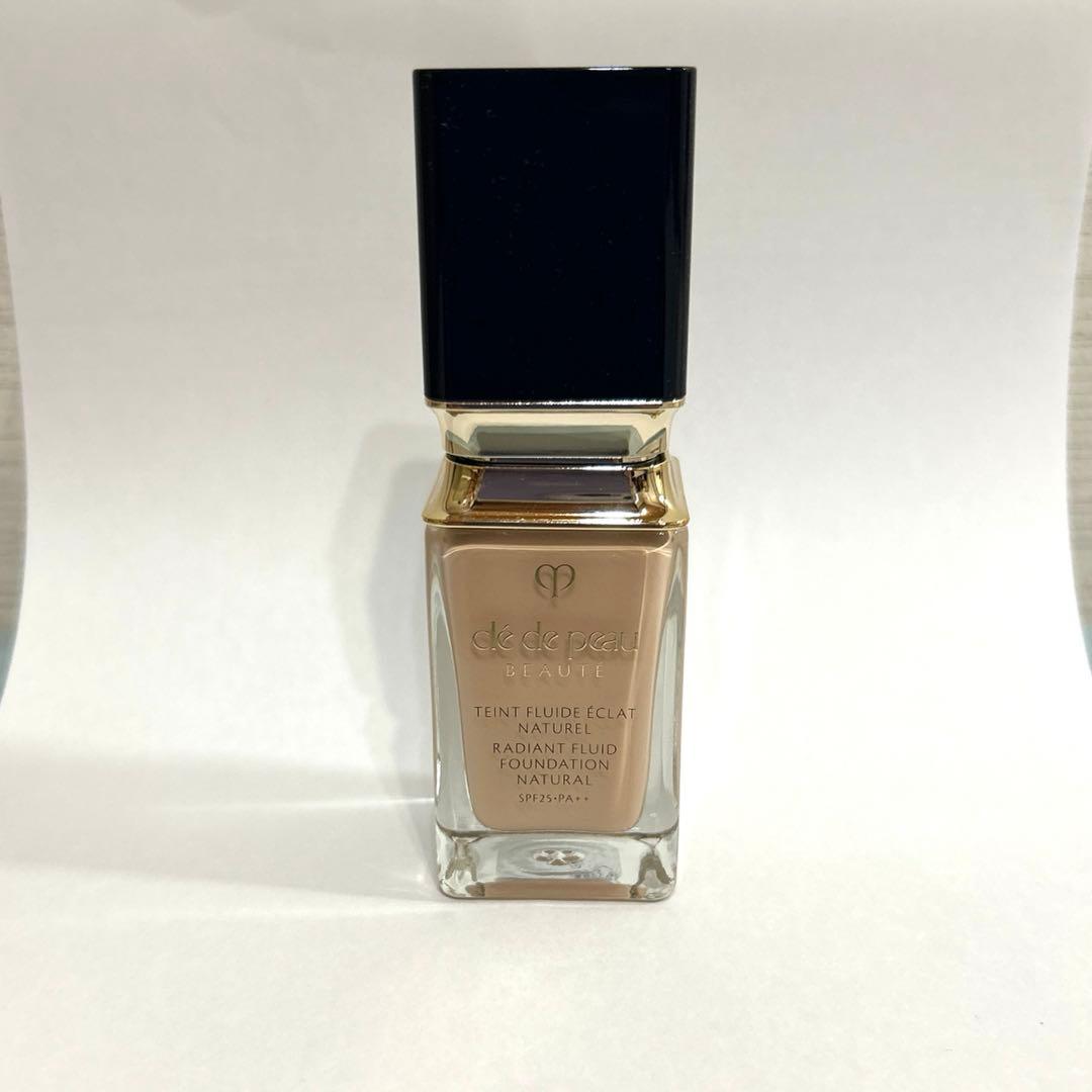 クレ・ド・ポーボーテ　タンフリュイドエクラナチュレ　ファンデーションオークル20