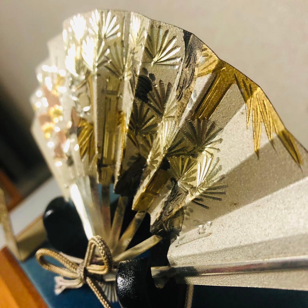 E26骨董品✨ 武比古作 純銀製 扇飾り 木製ガラスケース 置物21g - メルカリ