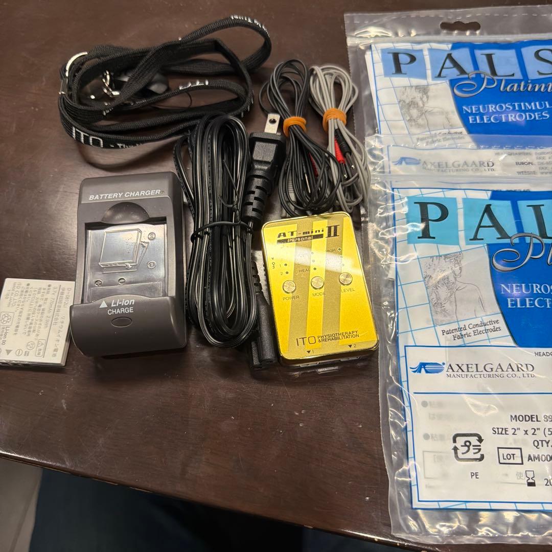 AT-mini II バッテリー充電器と電極付き