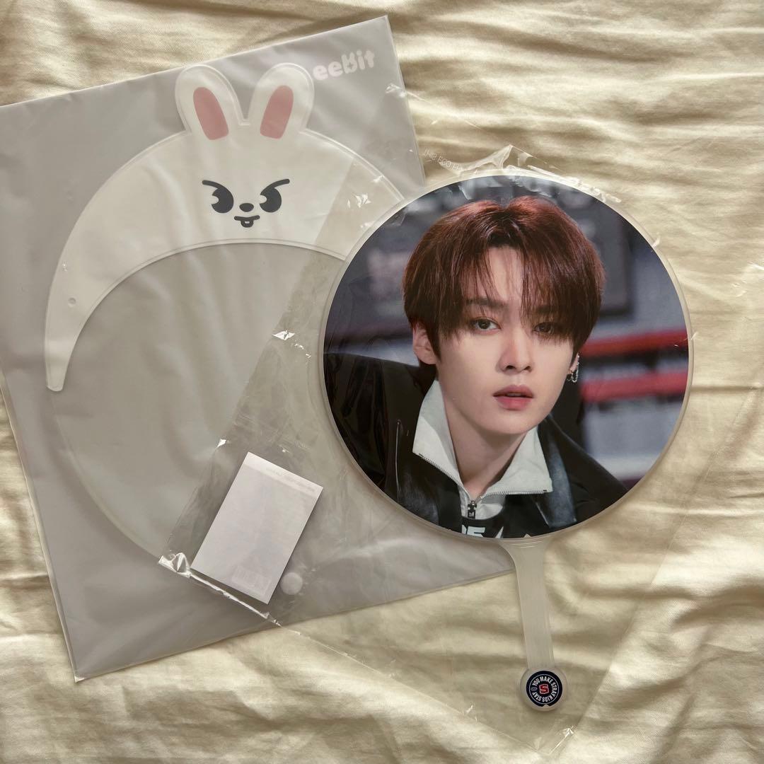 straykids スキズ リノ ソウルコン うちわ うちわカバーセット - メルカリ