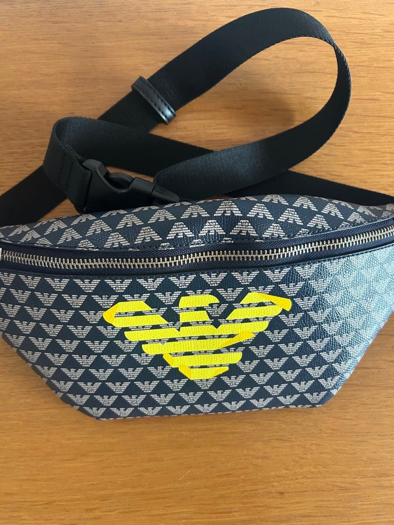 エンポリオアルマーニ ボディバッグ ネイビー/イエロー