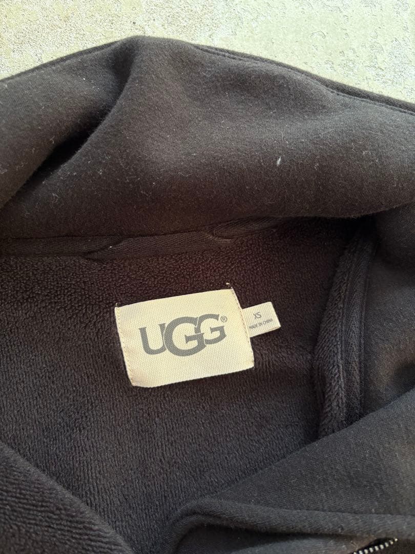 黝*様 UGG ハイネックジャケット 変形ジップ サムホールarchive op