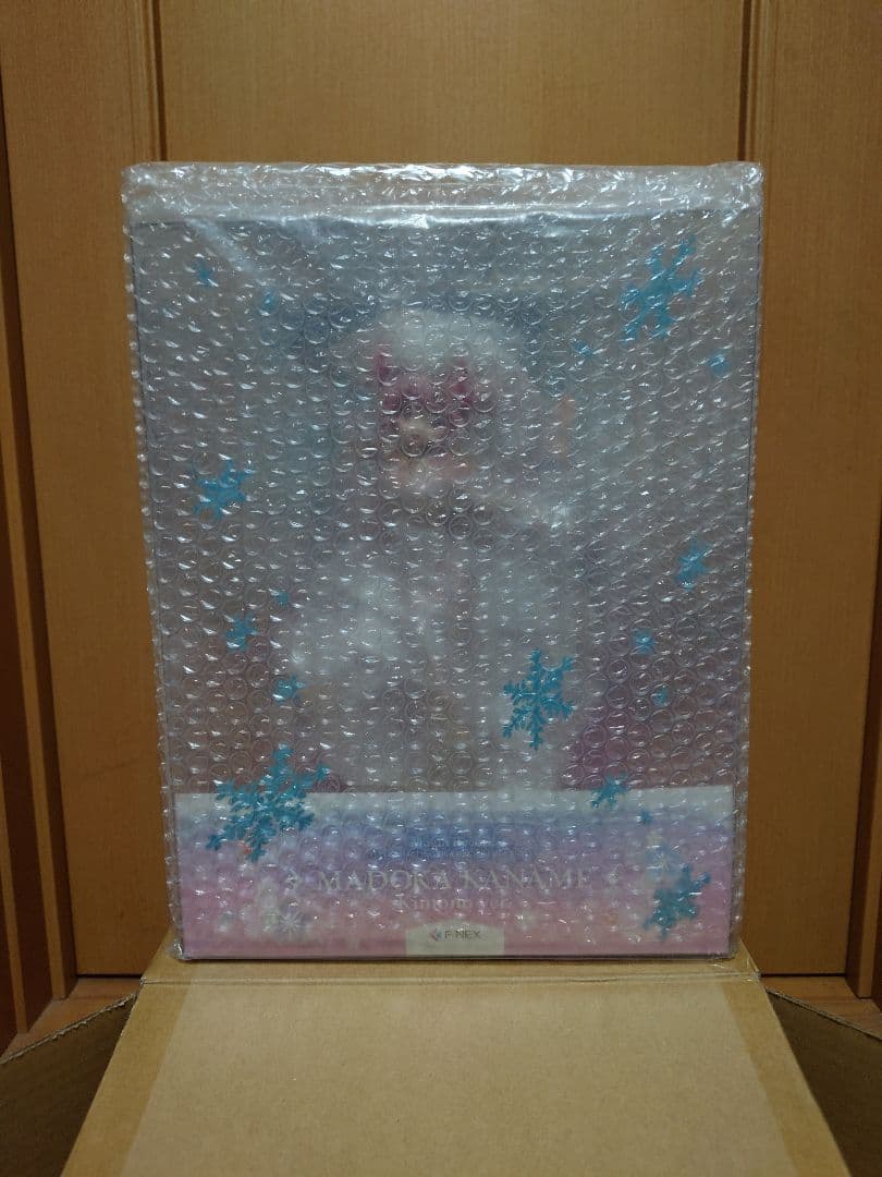 F*k様 マギアレコード 鹿目まどか 晴着ver. 1/7スケール　フリュー キュゥべえ”が羽子板に！？雪解け日和に晴れ着姿で羽根突きを満喫中