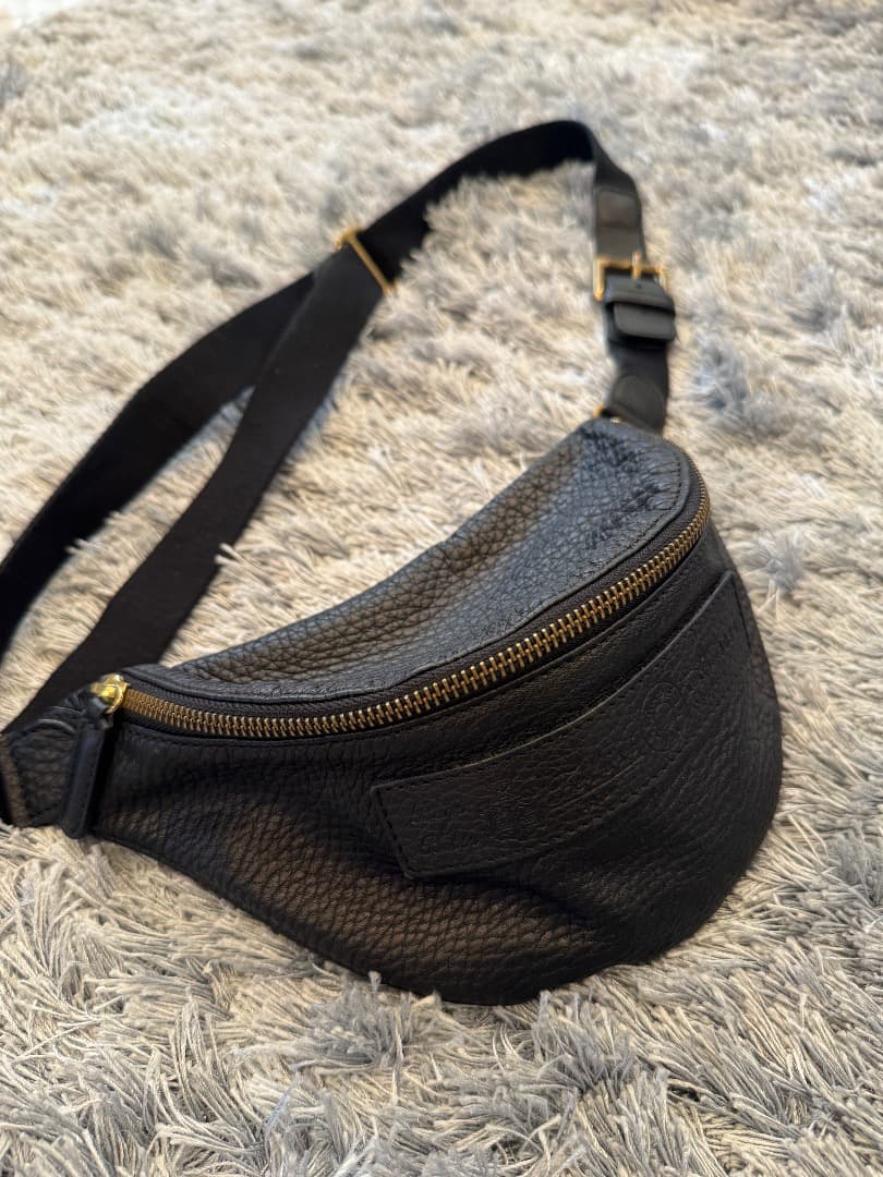 Felisi レザー ボディバッグ ファニーパック 黒