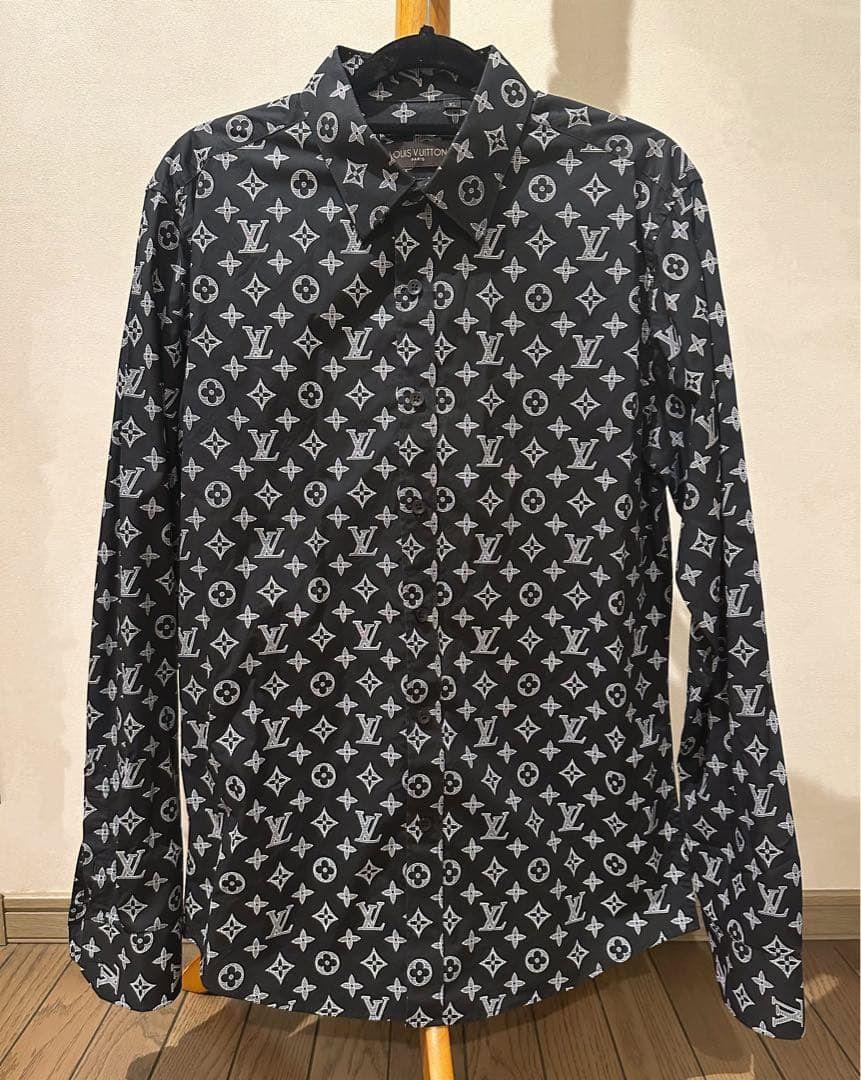 【美品】LOUIS VUITTON 男女兼用ロゴパターン 長袖シャツ XL LOUIS VUITTON（ルイ・ヴィトン） 長袖シャツ グラフィック ロゴ総柄