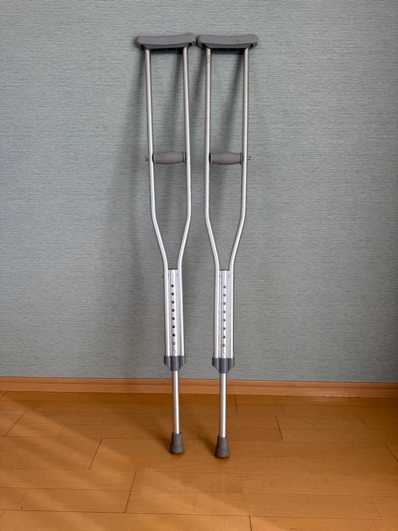美品】松葉杖 2本セット（アルミ製・軽量）｜骨折・リハビリ用
