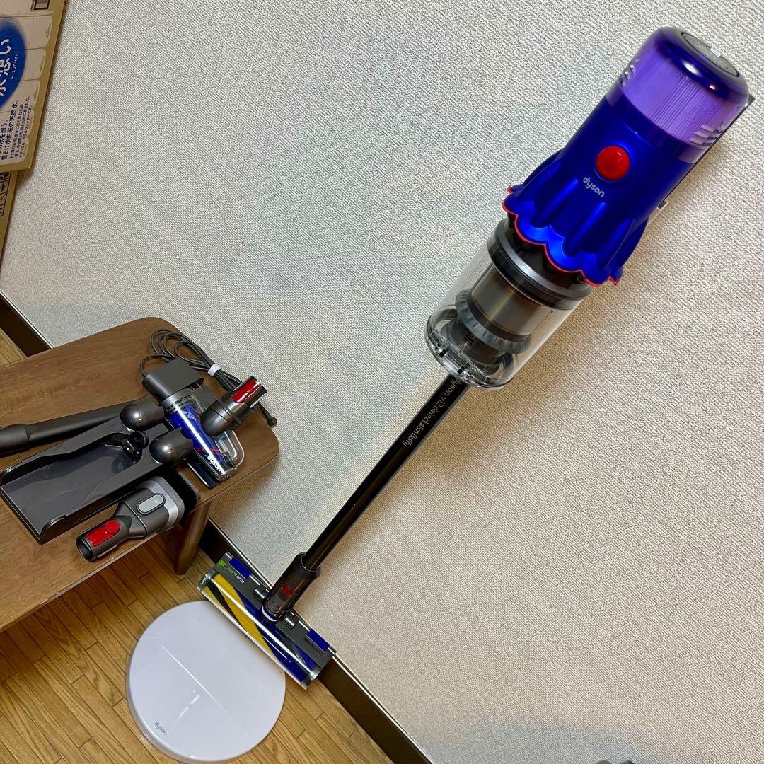 【美品】dyson 掃除機 SV20 V12 本体+充電スタンド ダイソンV12充電ドック（スタンド）の組み立てと使用 Detect Slim