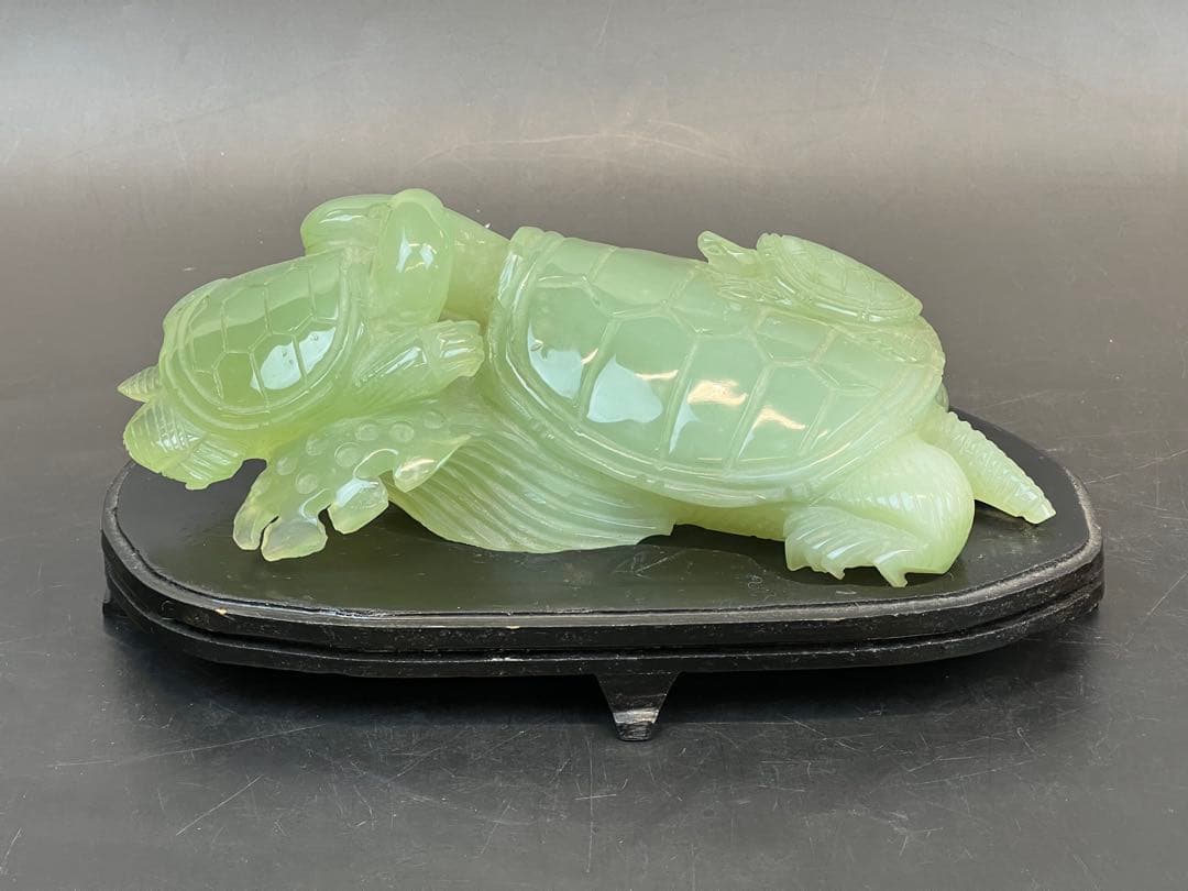 ［美品］翡翠亀　横19cm台付き　送料込み