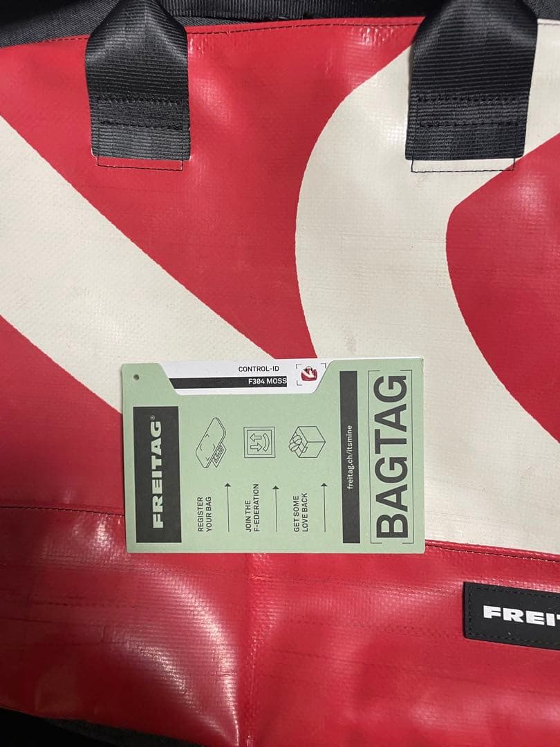FREITAG メッセンジャーバッグ 赤白 - メルカリ