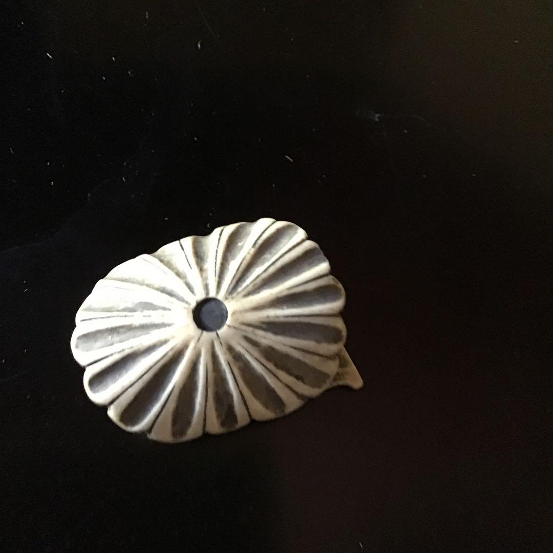 根付け 菊花図柄 日本ホンシュウ鹿角 N17 根付け 菊花図柄 日本