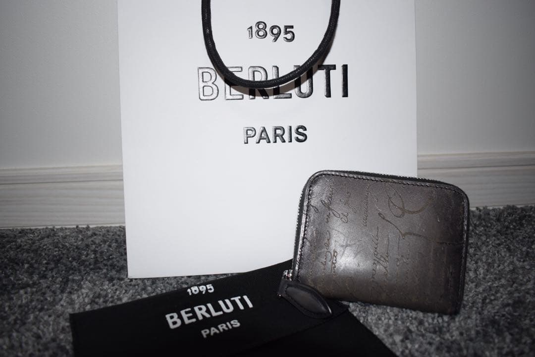 ベルルッティ カリグラフィ ワパラウンドファスナーケース