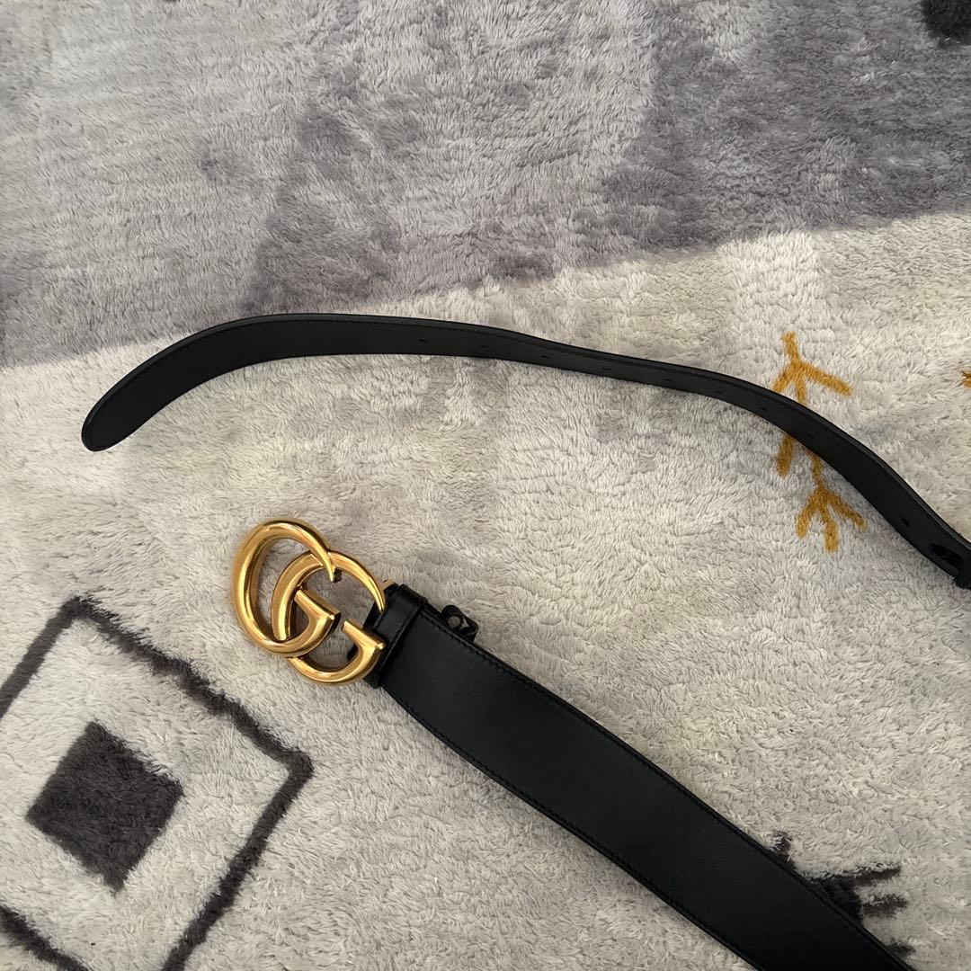 GUCCI ブラックレザーベルト ゴールドバックル 105/42