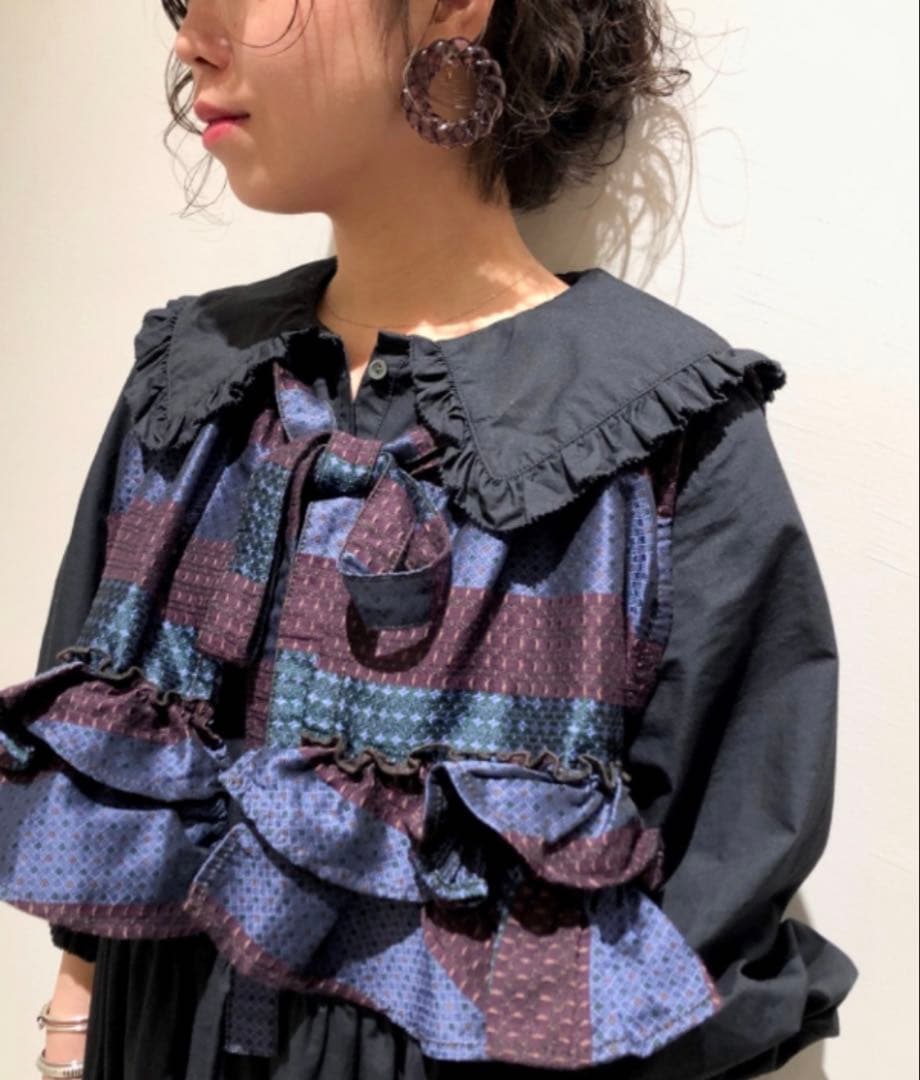 maturely / ストライプ長袖シャツ-フリルベスト