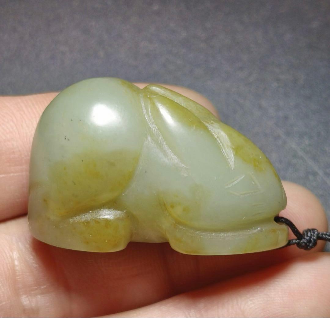 和田玉 兎形彫刻 ペンダント 量感ある作り　CIA2021