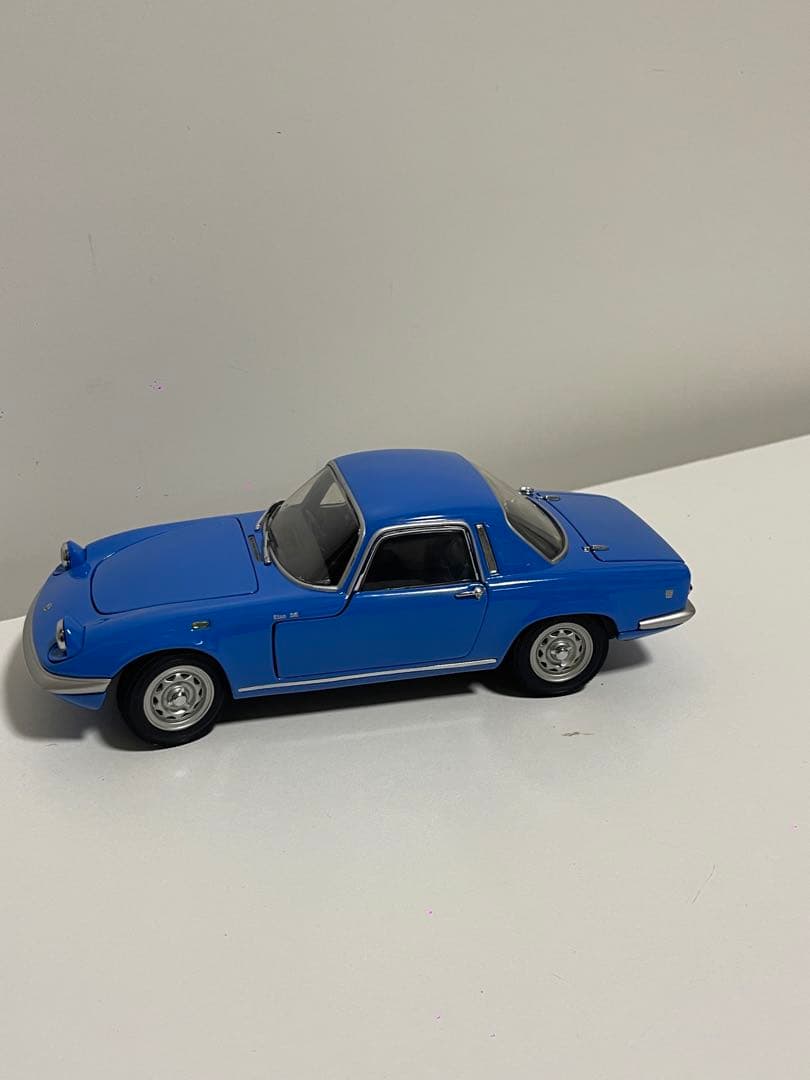 Sunstar 1/18 ロータス エラン S3 クーペ 1966