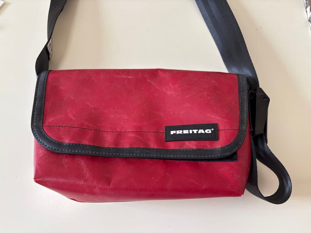 FREITAG 赤 メッセンジャーバッグ