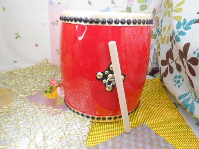 新品未使用(送料無料)19.800円　エイサー大太鼓30cm 撥付き エイサー用 大太鼓(中) 水牛皮 直径36cm×高さ37cm バチ2本付 送料無料