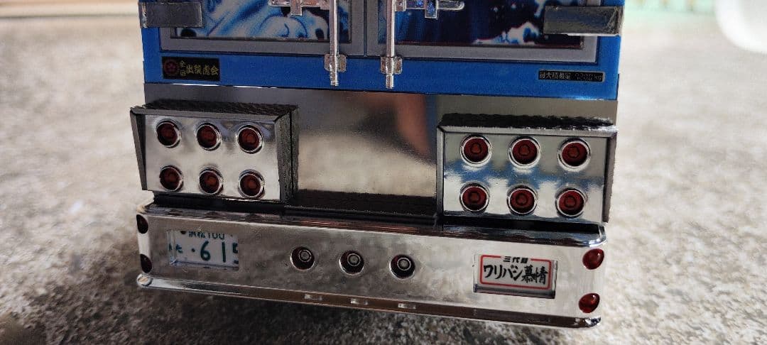 アオシマ 1/32 ワリバシ慕情完成品 デコトラ トラック野郎 - メルカリ