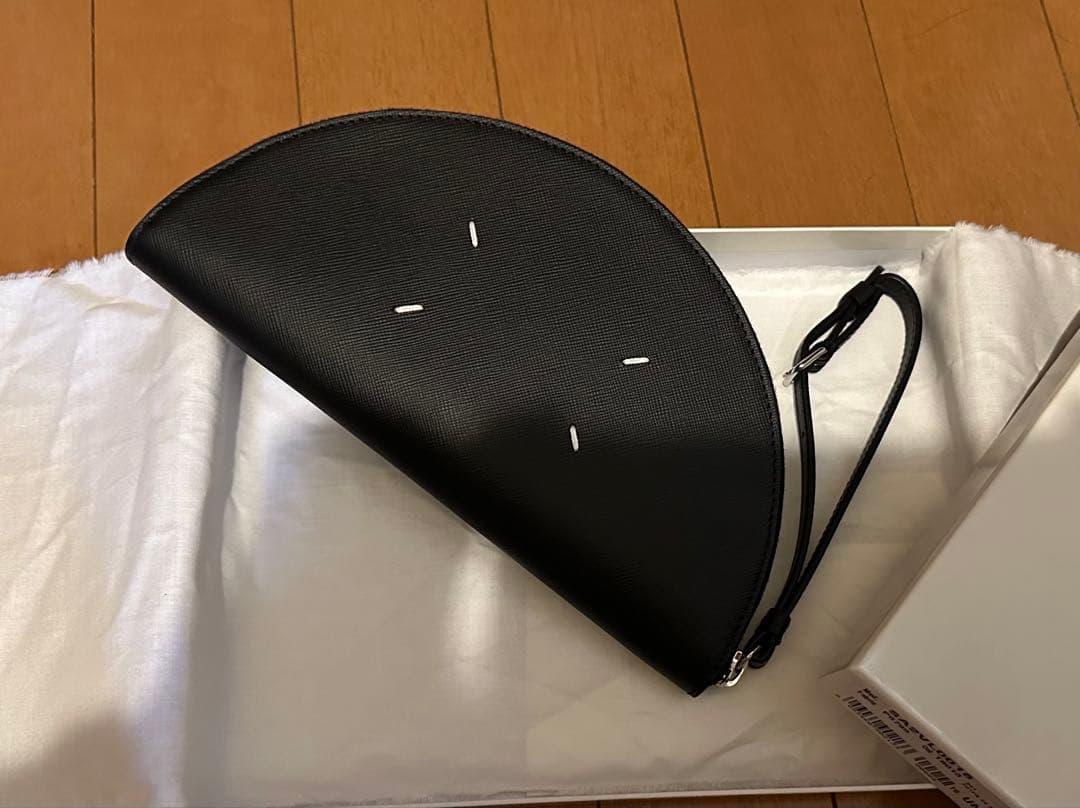 バッグ Maison Margiela MICRO HALFMOON HAND POUC
