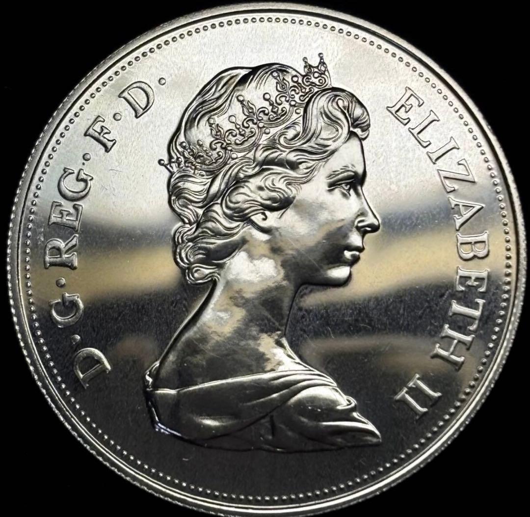 希少　イギリス　エリザベス二世女王陛下ご銀婚　大型銀記念メダル　プルーフ本物保証 シルバー エリザベス女王2世 在位25周年記念 1977年 直径38 4mm 記念