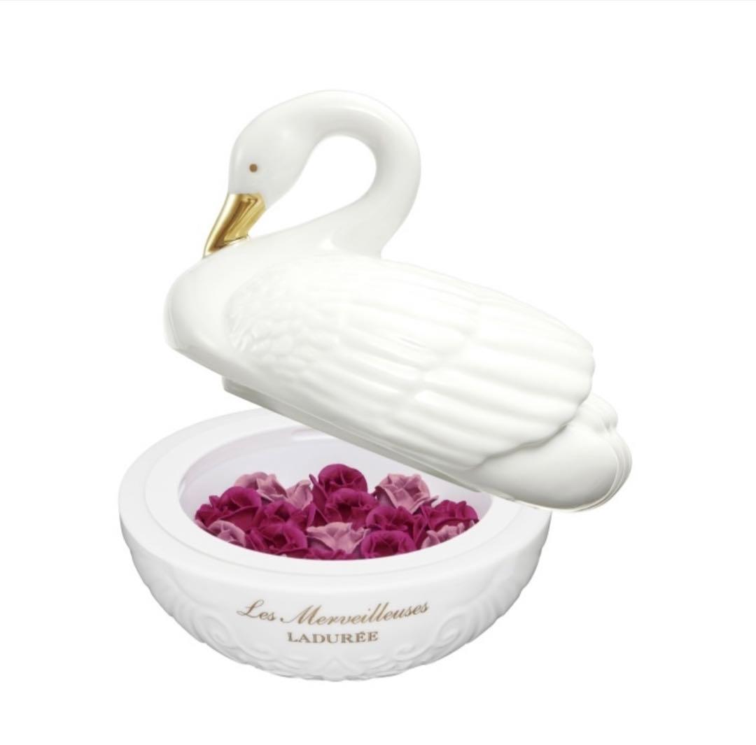 新品未開封 レ・メルヴェイユーズ ラデュレ スワン ローズ チーク