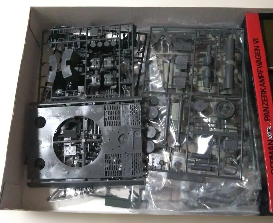 タミヤビックスケールドイツ陸軍重戦車 タイガーI型 1/25一部ランナー外れ