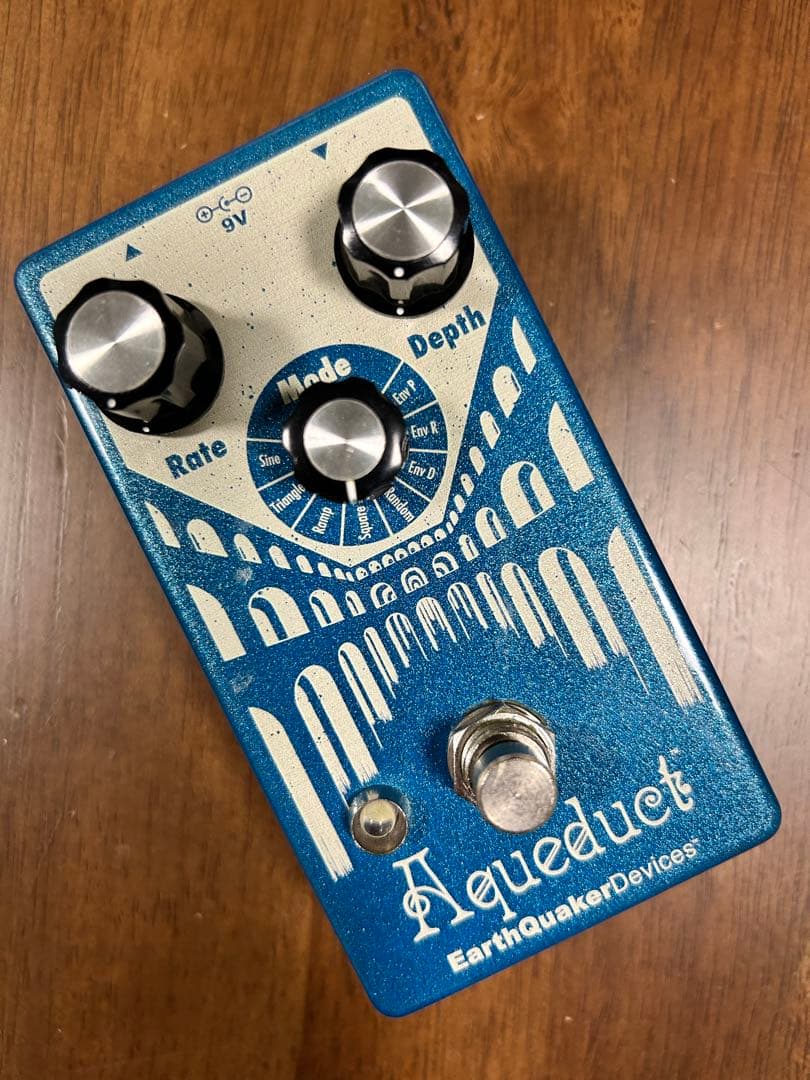 EarthQuaker Devices Aqueduct ビブラートエフェクター