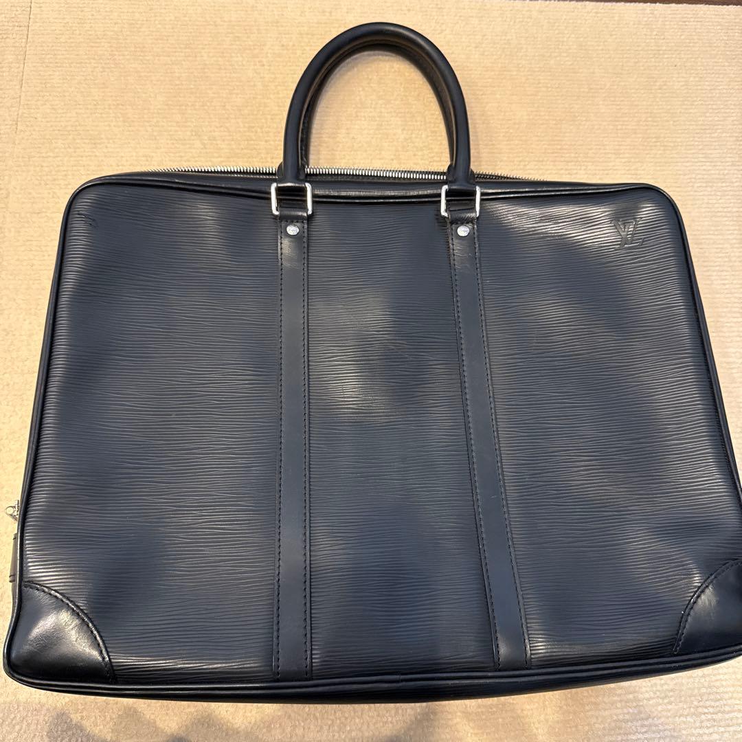 ルイヴィトン⭐️美品エピ黒 レザー ビジネスバッグ