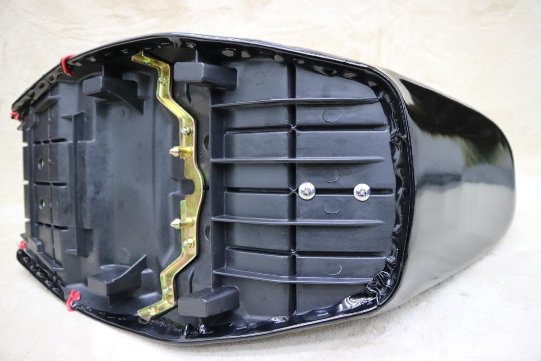 ZRX400 三段 シート 黒 赤 エナ 約40㎝/ ゼラペケ ZR400E