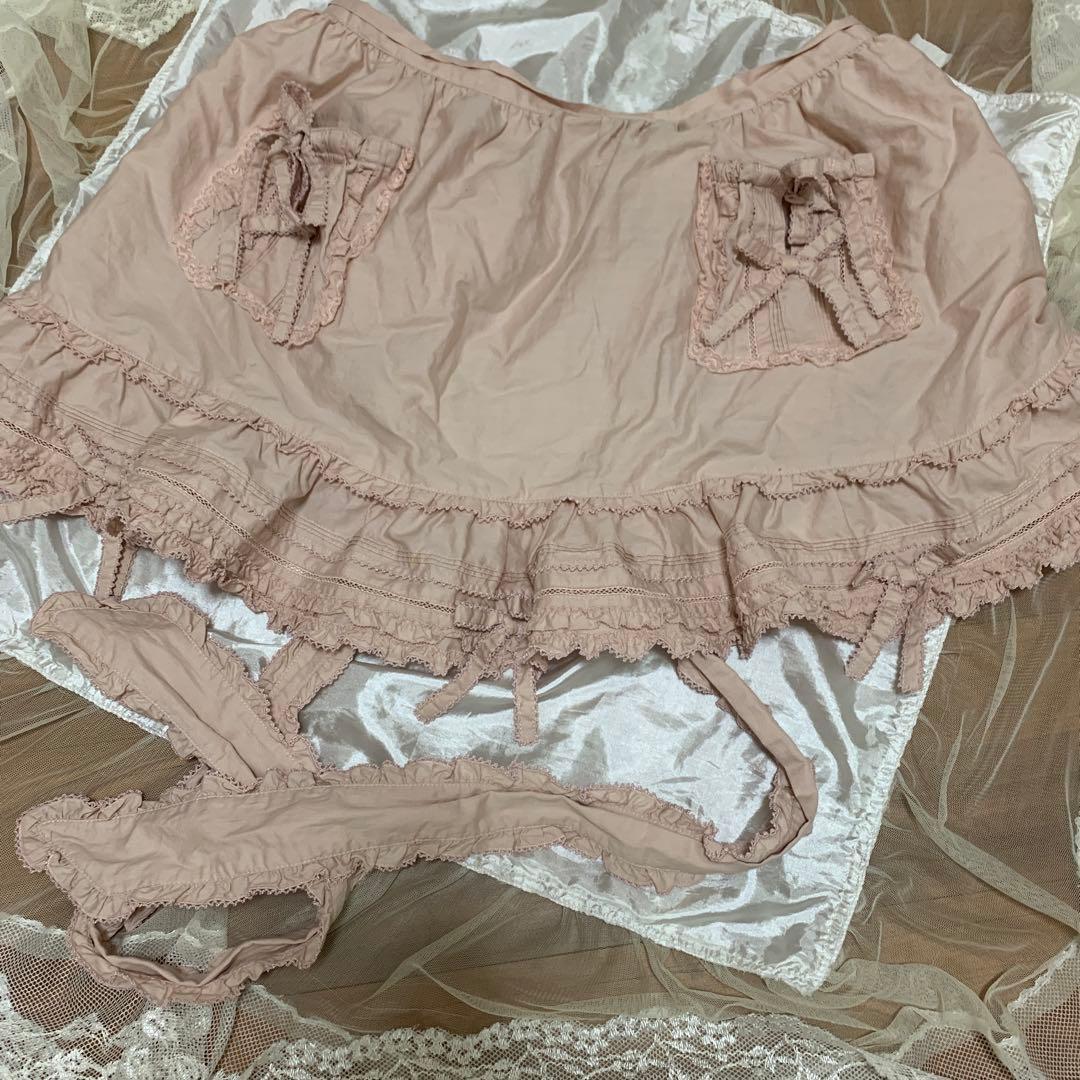 ピンクハウス　リボンフリルエプロン メゾン ド フルール Maison de FLEUR フリルエプロン （ピンク） -靴