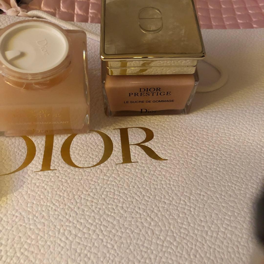 diorクレンジング洗顔スクラブ　ゴマージュ