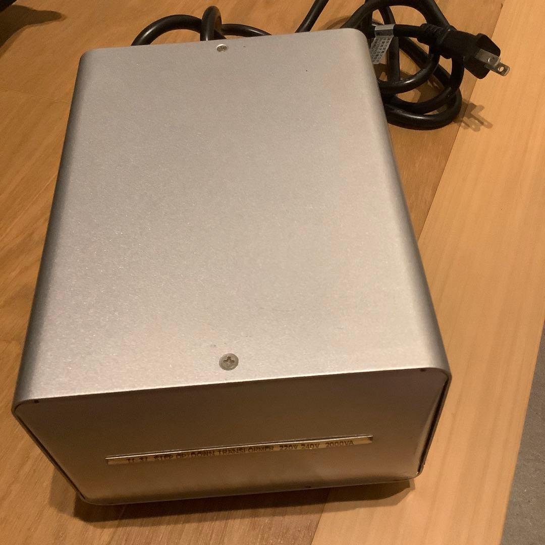 カシムラ製TI-37ステップアップ/ダウントランスフォーマー 2000VA