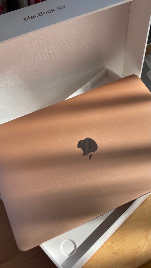 MacBook Air 13インチ / 256GB ゴールド　充電器つき