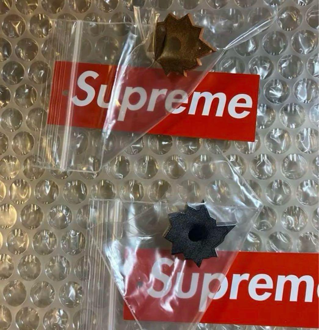 Supreme Bullet Hole Pin Nate Lowman セット - メルカリ