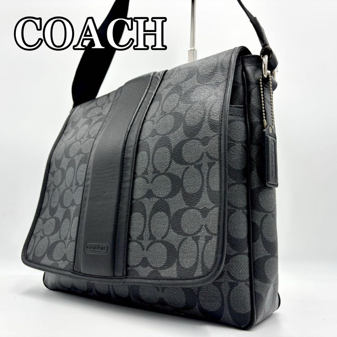 【美品】COACH ヘリテージ メッセンジャーバッグ シグネチャー　PVC 黒色