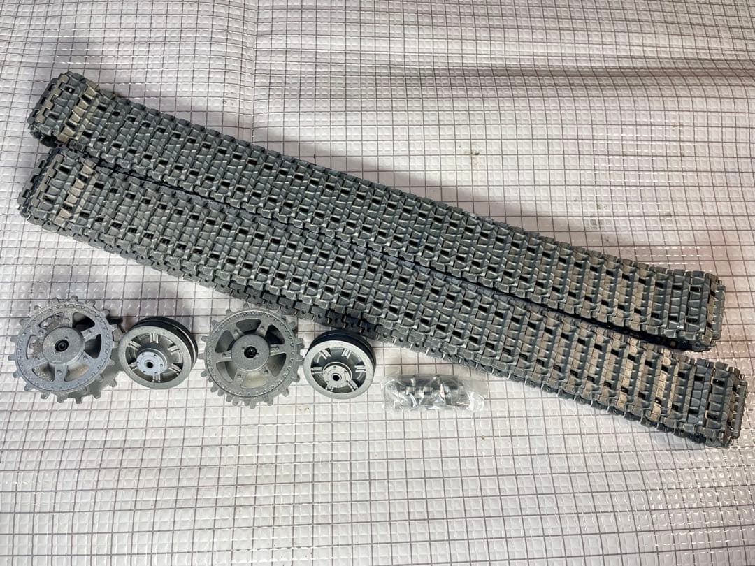 ヘンロン1\16 ヤークトパンサー&パンサーG純正金属履帯起動輪誘導輪